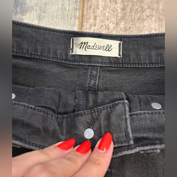 Madewell Women's High Rise Black Washed Denim Short   Sz: 25 - Picture 3 of 6
